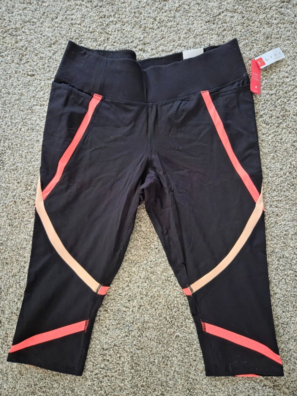 LIVI NWT capri leggings